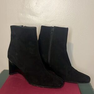 Stuart Weitzman Classic Black Suede Zip Wedge Heel Pleated Stitch Booties Sz 8